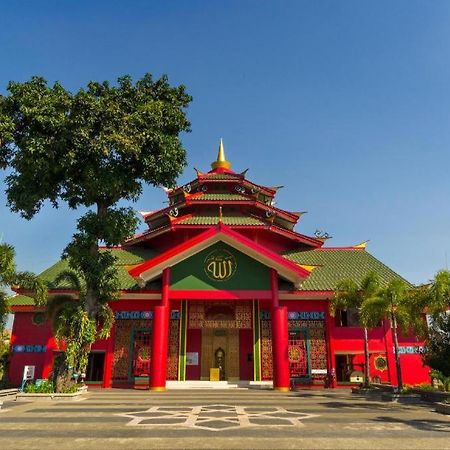 Merr 57 Surabaya Bagian luar foto
