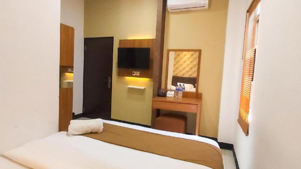 Merr 57 Surabaya Bagian luar foto